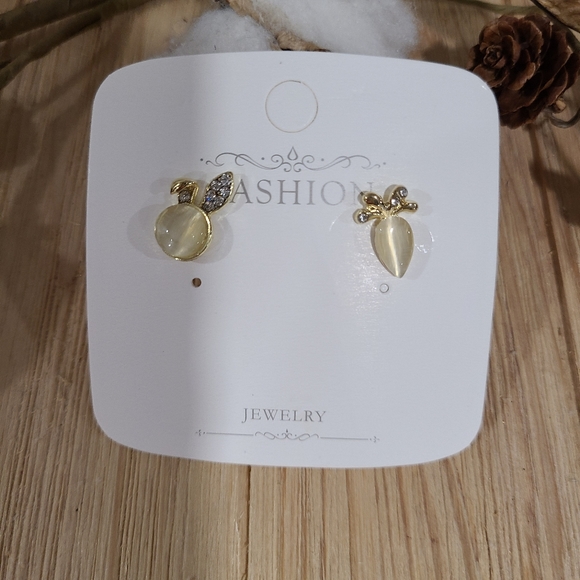 🐰🥕NEW🐰🥕ADORABLE!! BUNNY AND CARROT STUD CZ EARRINGS 🐰🥕 - Picture 7 of 13